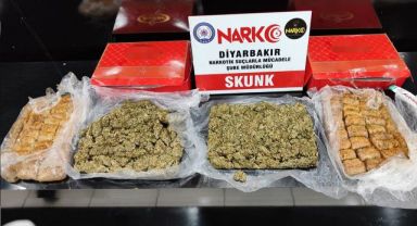 Üstü baklava ile kapatılmış tatlı kutularının içinden uyuşturucu çıktı