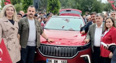 Yerli araç TOGG Kınık'ta ilgi odağı oldu