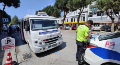 Yolcu dolu minibüsün şoförü alkollü çıktı, gözaltına alındı