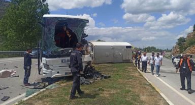 Yolcu otobüsü ile temizlik aracı çarpıştı: 1 ölü, 15 yaralı