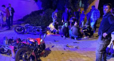 2 Motosiklet kafa kafaya çarpıştı: 2 ağır yaralı