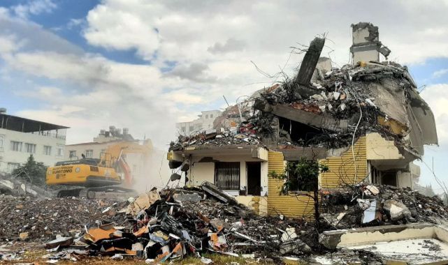 Adıyaman'da ağır hasarlı binaların yüzde 15'i yıkılarak enkazı kaldırıldı