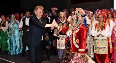 Bornova Halk Dansları Festivali son buldu