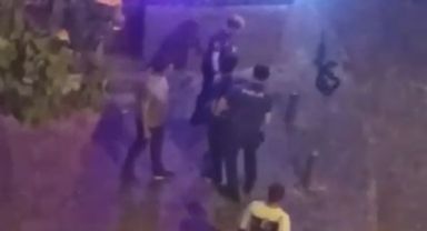 Gözünü kırpmadan köpeği vuracaktı, polisler fırsat vermedi
