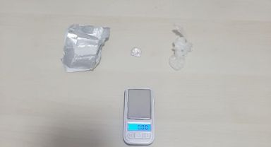 Hassas terazi ile gezen torbacı suçüstü yakalandı