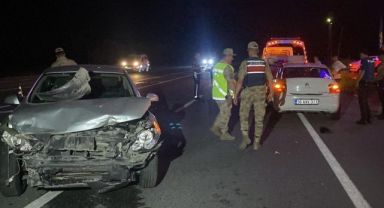 İki otomobilin çarpıştığı kazada 12 kişi yaralandı