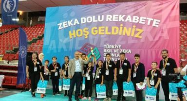 İzmir Akıl ve Zekâ Oyunları Takımı 5. Türkiye Akıl ve Zekâ Oyunları Turnuvası'nda Türkiye üçüncüsü oldu