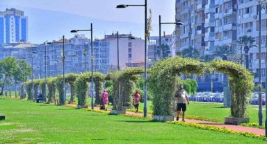 İzmir çiçek açtı