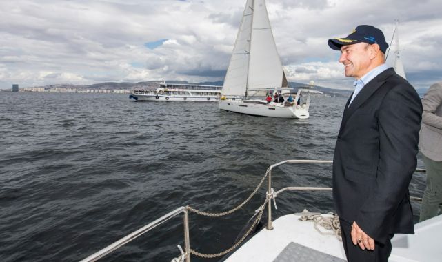 İzmir’de 41 halk plajının 40’ında Mavi Bayrak dalgalanıyor