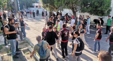 İzmir’de LGBT yürüyüşüne polis müdahalesi: 50’nin üzerinde gözaltı