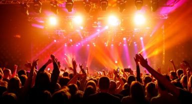 İzmir'de müzik yasağı saatinde düzenleme