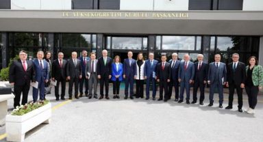İzmir Demokrasi Üniversitesi başarısı ödülle taçlandırıldı