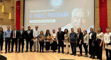 İzmir'in Anadolu Mektebi öğrencileri Cengiz Aytmatov İzmir il panelini gerçekleştirdi