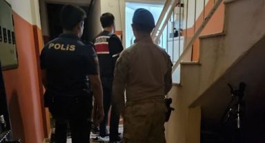 İzmir merkezli FETÖ operasyonunda 19 gözaltı