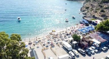 Karavan tatilcileri Foça'ya akın etti