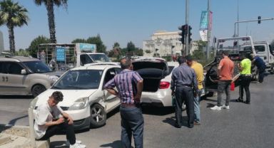Kavşakta zincirleme kaza: 4 yaralı