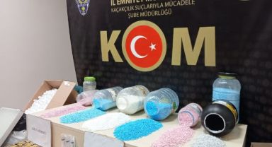 Kedi ve köpek maması ambalajında sahte vücut geliştirme ilaçları ele geçirildi