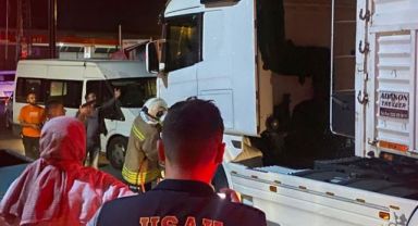 Kendisini araca kilitleyen tır sürücüsü polise zor anlar yaşattı