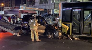 Kontrolünü kaybeden sürücü İETT otobüsüne çarptı: 4'ü ağır 6 yaralı