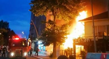 Pide salonu alev alev yandı