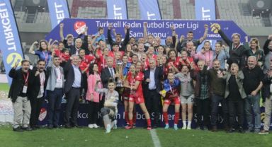 Şampiyon Ankara Büyükşehir Belediyesi Fomget kupasını aldı