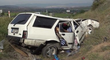 Takla atan otomobil hurdaya döndü: 4 yaralı