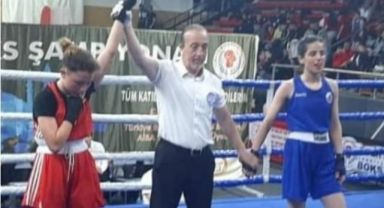 Wako Kick Boks Dünya Şampiyonası’nda İzmirli öğrenci ikincili getirdi!