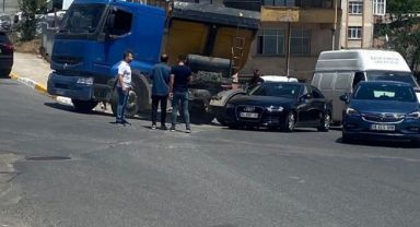 Yol tartışmasında el frenini çekmeyi unutunca kaza yaşandı