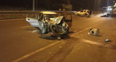 Arıza yapan araca çarpan otomobildeki 5 kişi yaralandı