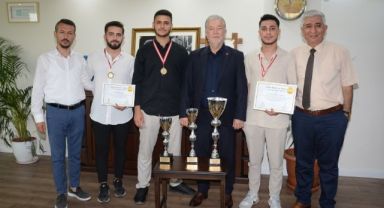 Başarılı Berberler Ata’yı ziyaret etti…