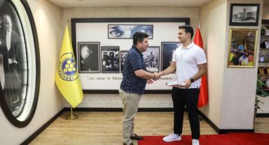 Başkan Kılıç başarılı öğrenciyi makamında ağırladı