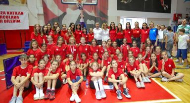 Bayraklı'nın spor kursları büyük ilgi gördü!