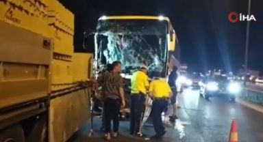 Biri otobüs 7 araç kazaya karıştı: 16 yaralı