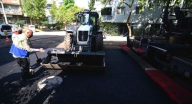 Bornova’da asfalt serimleri devam ediyor