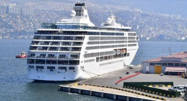 2023'ün 10'uncu kruvaziyer gemisi İzmir Limanına yanaştı