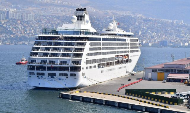 2023'ün 10'uncu kruvaziyer gemisi İzmir Limanına yanaştı