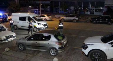 Cadde ortasında husumetlisine kurşun yağdırdı: 1 ağır yaralı