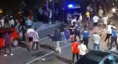 Çay bahçesinden sokağa taşan kavgada 15 kişi birbirine girdi