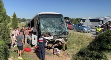 Eskişehir'de otobüs yoldan çıktı:35 yaralı