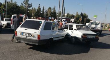 İki otomobilin çarpıştığı kazada 5 kişi yaralandı