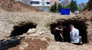 İnşaat kazısında 2 mezar odası bulundu
