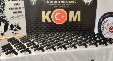İzmir'de ruhsatsız silah deposuna baskın
