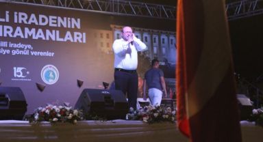 İzmir'de tüm camilerden aynı anda sela sesleri yükseldi