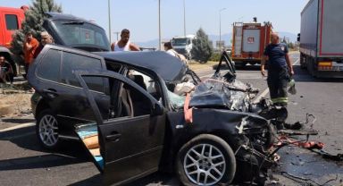 Karşı şeride geçen araç faciaya sebep oluyordu: 1’i ağır 3 yaralı
