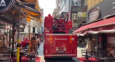 Karşıyaka'da yangın çıkan otelde 5 kişi dumandan etkilendi