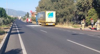 Kemalpaşa'da asit yüklü tırda sızıntı paniği