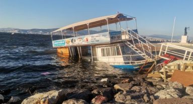 Kuvvetli lodos balık-ekmek teknesini yan yatırdı