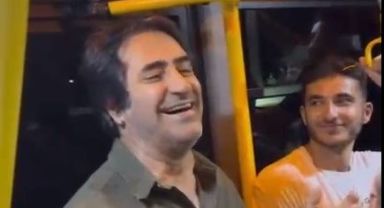 Mahsun Kırmızıgül'den minibüste mini konser