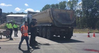 Motosikletiyle hafriyat kamyonunun altında kalarak hayatını kaybetti!
