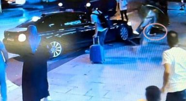 Otomobil yolcu dolu durağa daldı: Facianın eşiğinden dönüldü